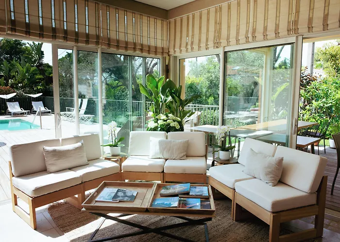 Boutique Fabulite Отель Антиб